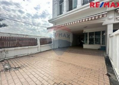 308 Sqm., 4 Beds Townhouse listed for ฿ 7,000,000.