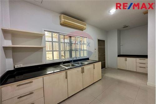 175 Sqm., 3 Beds Townhouse listed for ฿ 3,950,000.