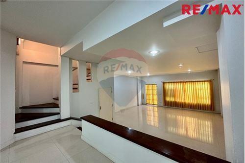 175 Sqm., 3 Beds Townhouse listed for ฿ 3,950,000.