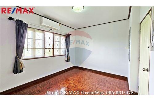 68 Sqm., 2 Beds Townhouse listed for ฿ 1,990,000.