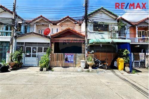 68 Sqm., 2 Beds Townhouse listed for ฿ 1,990,000.