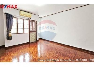 68 Sqm., 2 Beds Townhouse listed for ฿ 2,190,000.