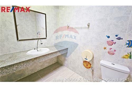 68 Sqm., 2 Beds Townhouse listed for ฿ 1,990,000.