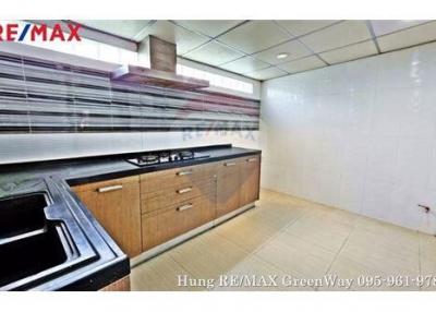 68 Sqm., 2 Beds Townhouse listed for ฿ 2,190,000.