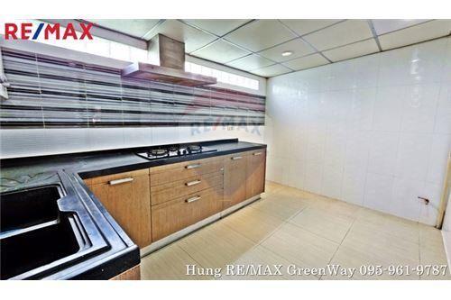 68 Sqm., 2 Beds Townhouse listed for ฿ 1,990,000.