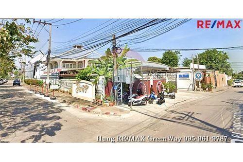 68 Sqm., 2 Beds Townhouse listed for ฿ 1,990,000.