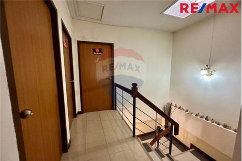 114 Sqm., 3 Beds Townhouse listed for ฿ 2,190,000.