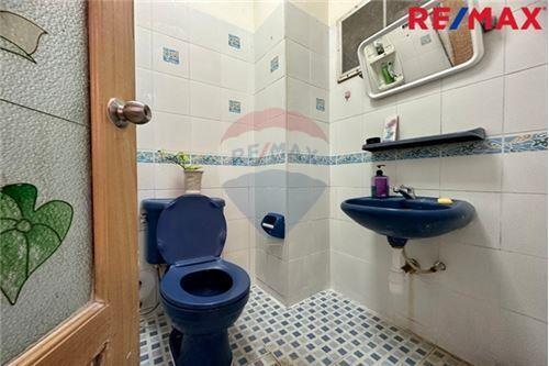 114 Sqm., 3 Beds Townhouse listed for ฿ 2,190,000.