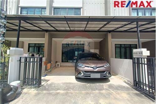 12 Sqm., 3 Beds Townhouse listed for ฿ 4,200,000.