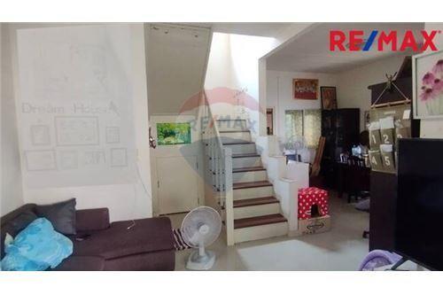 83 Sqm., 3 Beds Townhouse listed for ฿ 2,590,000.