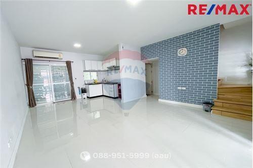 103 Sqm., 3 Beds Townhouse listed for ฿ 2,400,000.