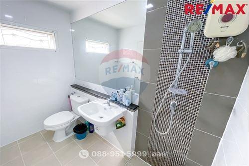 103 Sqm., 3 Beds Townhouse listed for ฿ 2,400,000.