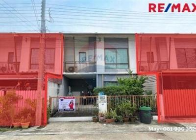 95 Sqm., 3 Beds, 2 Baths Townhouse listed for ฿ 2,100,000.