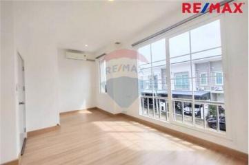 108 Sqm., 3 Beds, 2 Baths Townhouse listed for ฿ 2,980,000.