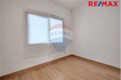 108 Sqm., 3 Beds, 2 Baths Townhouse listed for ฿ 2,980,000.