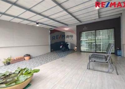 98 Sqm., 3 Beds, 2 Baths Townhouse listed for ฿ 2,600,000.