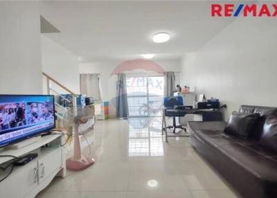 98 Sqm., 3 Beds, 2 Baths Townhouse listed for ฿ 2,600,000.