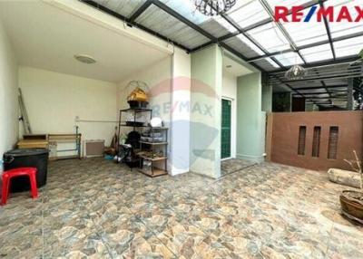 80 Sqm., 3 Beds, 2 Baths Townhouse listed for ฿ 1,650,000.