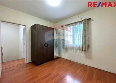 80 Sqm., 3 Beds, 2 Baths Townhouse listed for ฿ 1,650,000.