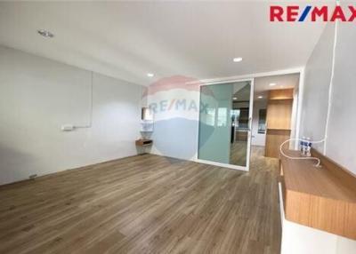 80 Sqm., 1 Bed, 2 Baths Townhouse listed for ฿ 2,890,000.