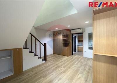 80 Sqm., 1 Bed, 2 Baths Townhouse listed for ฿ 2,890,000.