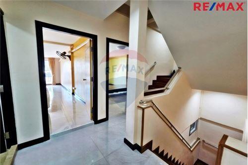 350 Sqm., 4 Beds, 4 Baths Townhouse listed for ฿ 6,800,000.