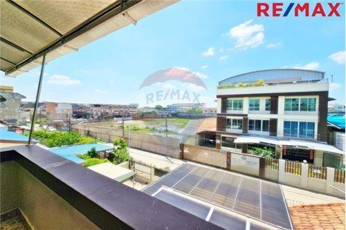 350 Sqm., 4 Beds, 4 Baths Townhouse listed for ฿ 6,800,000.