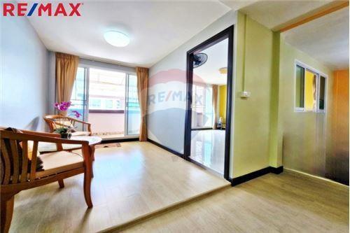 350 Sqm., 4 Beds, 4 Baths Townhouse listed for ฿ 6,800,000.