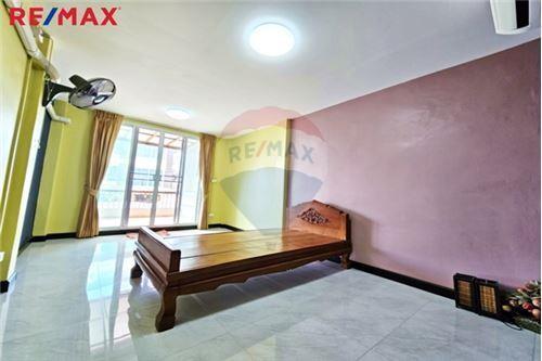 350 Sqm., 4 Beds, 4 Baths Townhouse listed for ฿ 6,800,000.