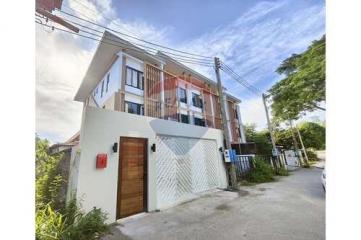 3 Bedrooms with Private Pool Townhouse Fully Renovated for Rent in Bophut.