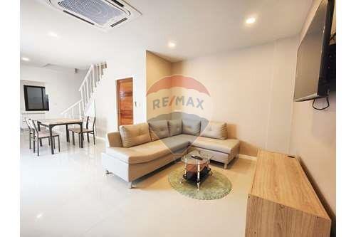 3 Bedrooms with Private Pool Townhouse Fully Renovated for Rent in Bophut.