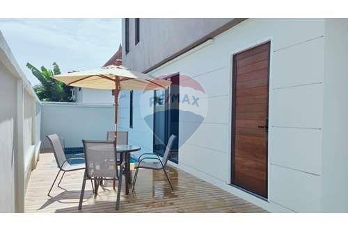 3 Bedrooms with Private Pool Townhouse Fully Renovated for Rent in Bophut.