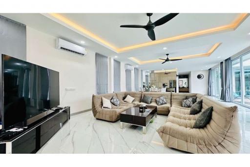 660 Sqm., 8 Beds, 9 Baths House listed for ฿ 190,000./Month
