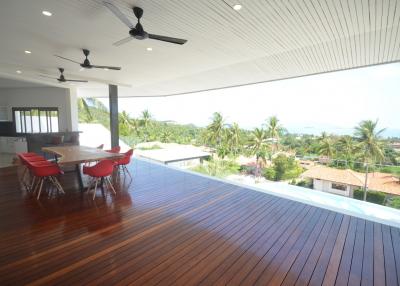 Large 5 bedrooms villa with an amazing seaview