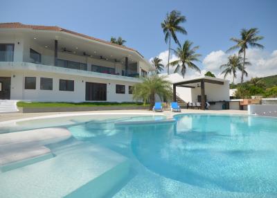 Large 5 bedrooms villa with an amazing seaview