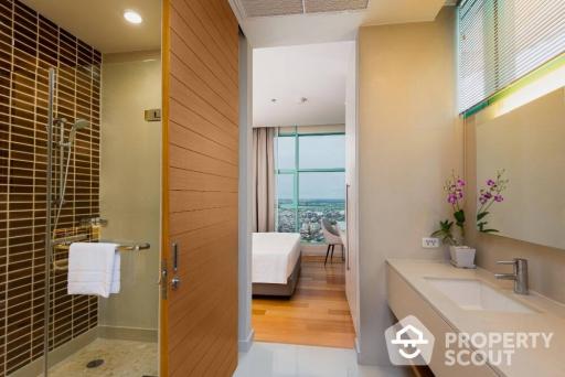 3-BR Condo near BTS Saphan Taksin