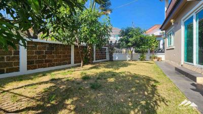 3 Bed 3 Bath House For Sale With A Large Living Space And Green Views