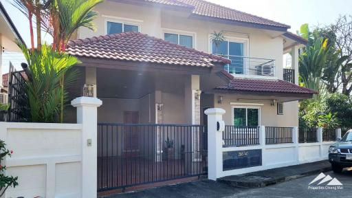 3 Bed 3 Bath House For Sale With A Large Living Space And Green Views