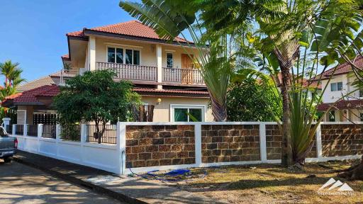 3 Bed 3 Bath House For Sale With A Large Living Space And Green Views