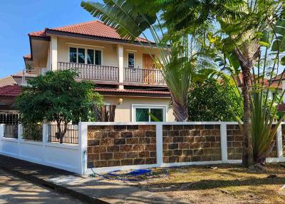 3 Bed 3 Bath House For Sale With A Large Living Space And Green Views