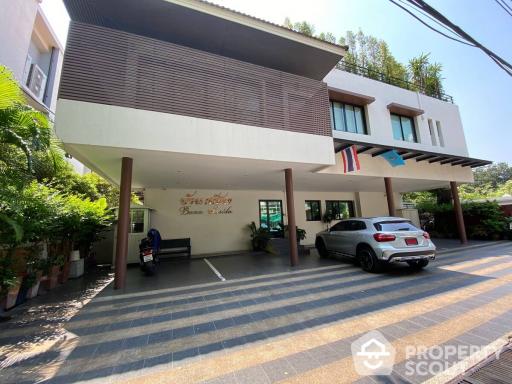 3-BR Apt. near BTS Phrom Phong (ID 513082)