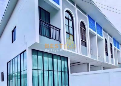 2 Bedrooms Townhouse in Rattanakorn Village 17 East Pattaya H011587