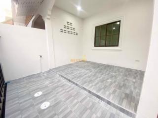 2 Bedrooms Townhouse East Pattaya H011542