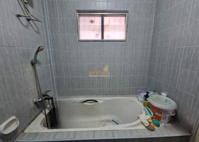 3 Bedrooms Townhouse in Chokchai Garden Homes 2 East Pattaya H011563