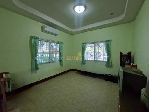 3 Bedrooms Townhouse in Chokchai Garden Homes 2 East Pattaya H011563