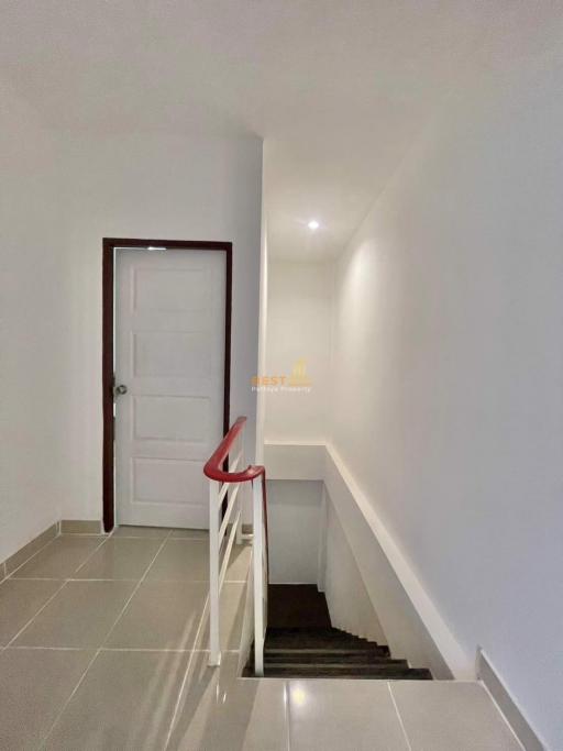 2 Bedrooms Townhouse in Ponthep 7 East Pattaya H011509