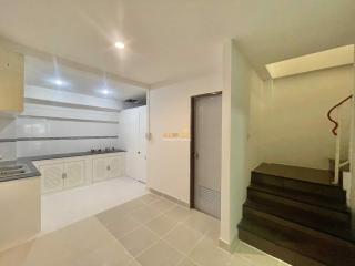 2 Bedrooms Townhouse in Ponthep 7 East Pattaya H011509