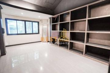 8 Bedrooms Townhouse in Grand Condotel Jomtien H011416