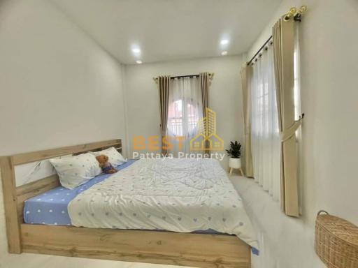3 Bedrooms Townhouse in Chokchai Village 4 (Noen Plubwan) East Pattaya H011398