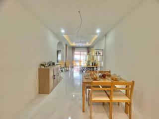 3 Bedrooms Townhouse in Chokchai Village 4 (Noen Plubwan) East Pattaya H011398